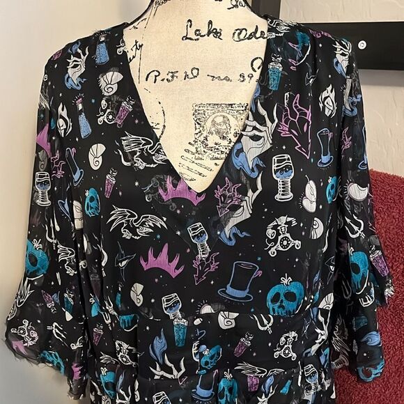 Her Universe Disney Villains V-Neck Skull Hat All Over Print Design Midi Dress - Picture 4 of 14